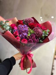 Букет с розами, гортензией и хризантемой бигуди