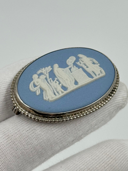 Брошь Wedgwood голубая