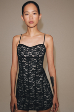 КОРОТКОЕ КРУЖЕВНОЕ ПЛАТЬЕ — ZARA