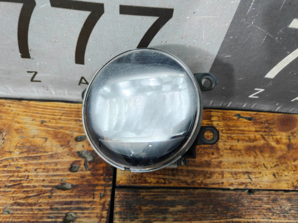 ПТФ передняя правая LED Toyota LC Prado 150, Camry XV70, Land Cruiser 200 Б/У Оригинал 8121048051