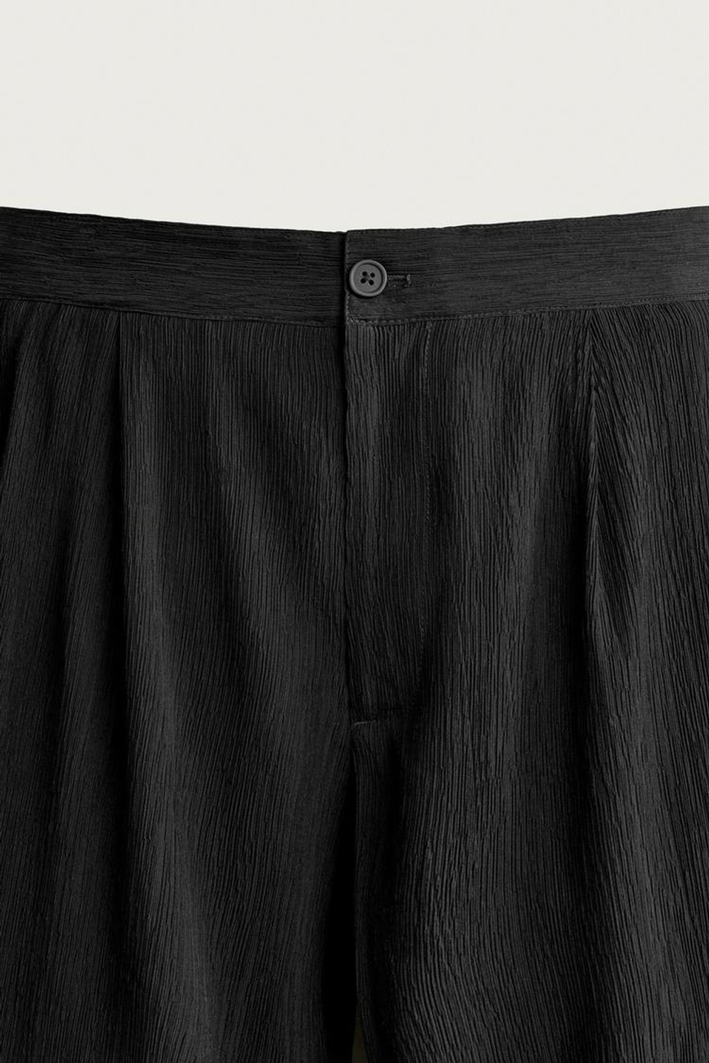 ZARA ШОРТЫ RELAXED FIT ИЗ РЕЛЬЕФНОЙ ТКАНИ, ЧЕРНЫЙ