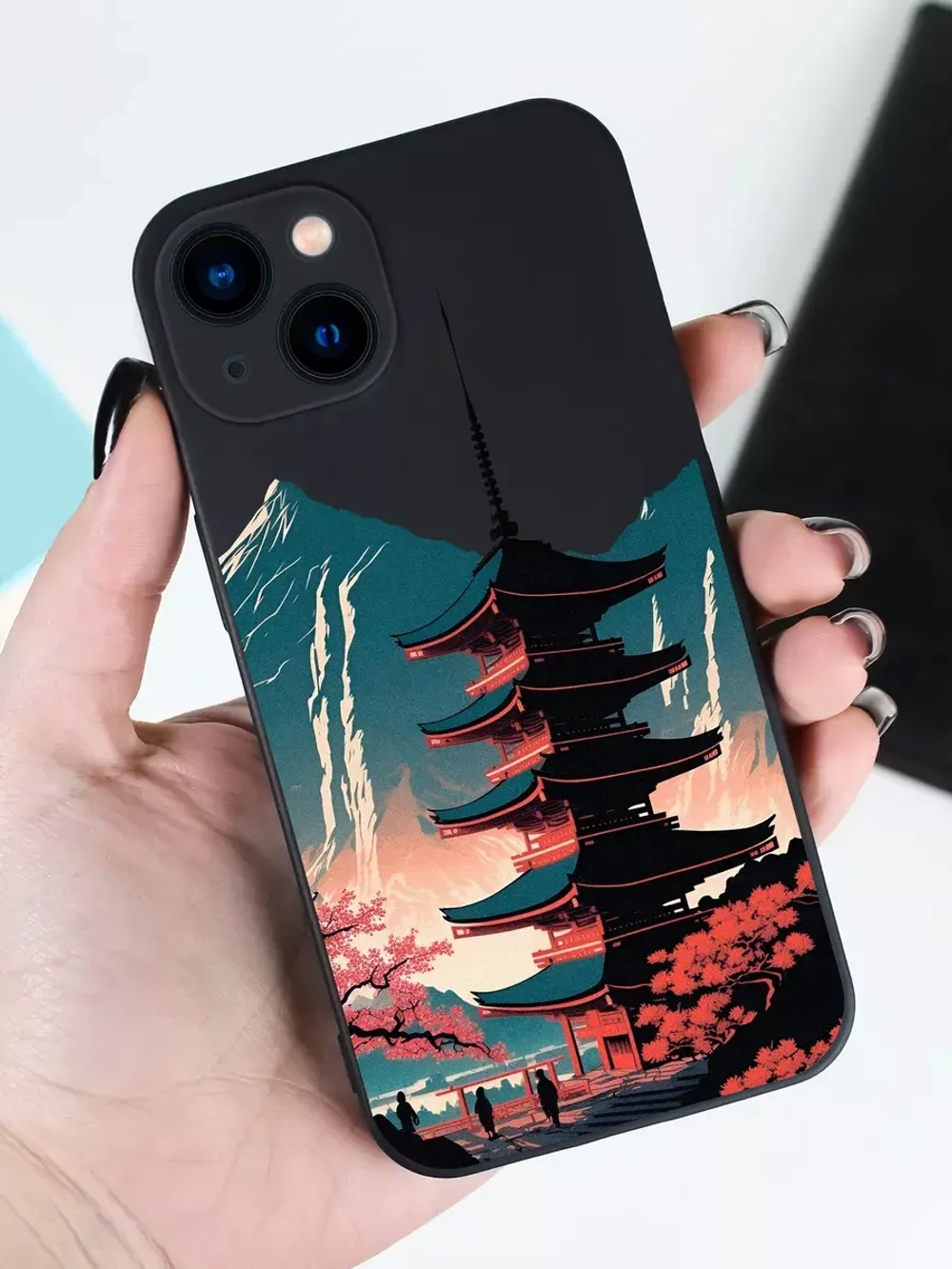 Чехол на iPhone 13 с принтом