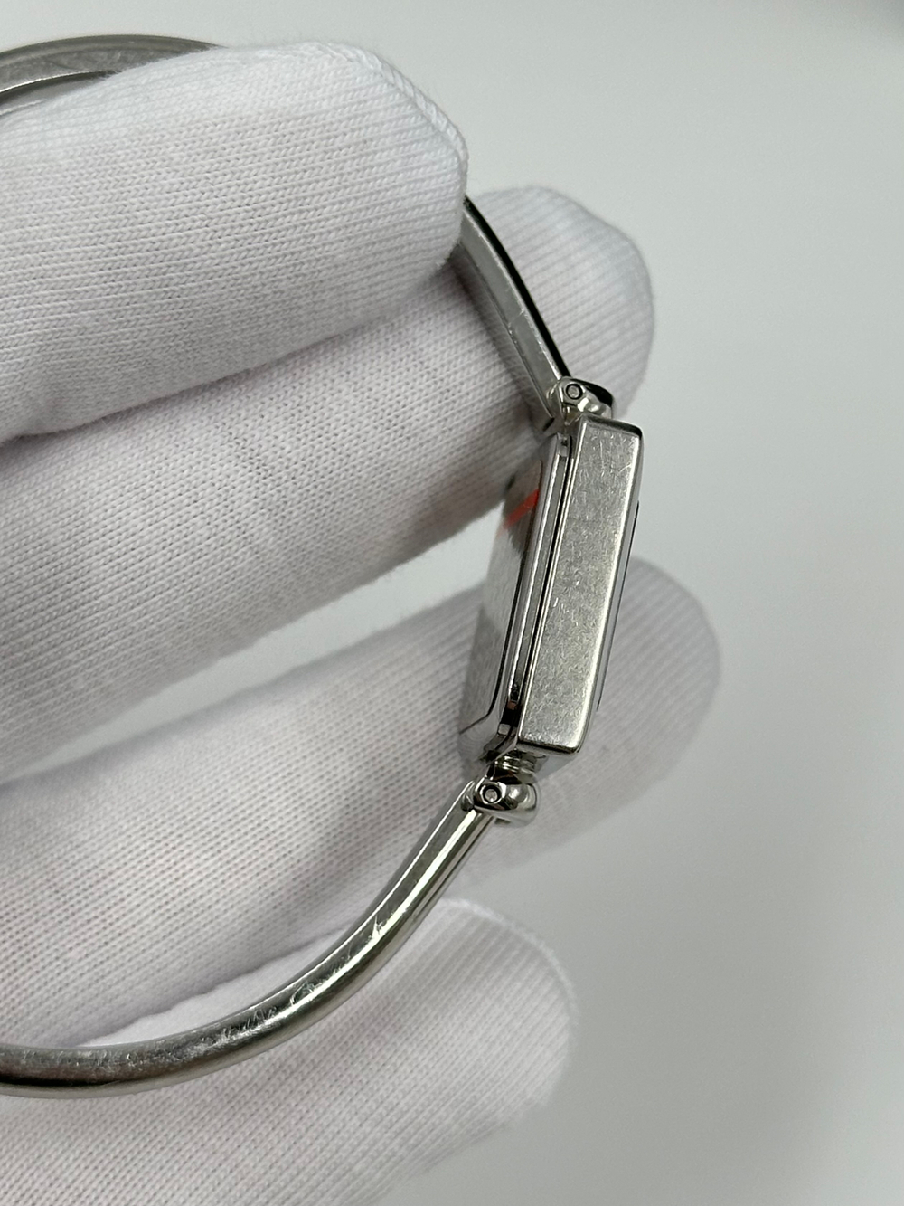 Часы Gucci 1900L