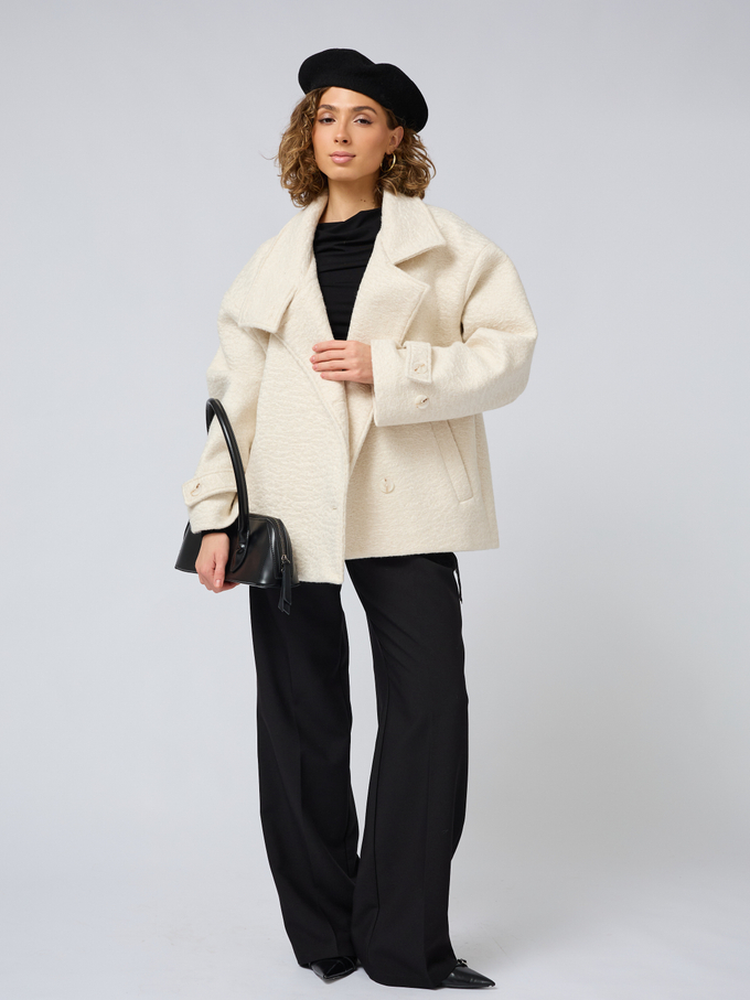 Пальто-куртка с воротником стойкой букле
