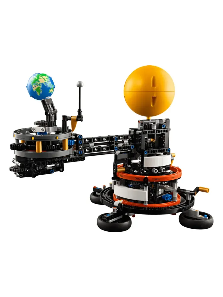 Конструктор Technic 42179 Планета Земля и Луна на орбите