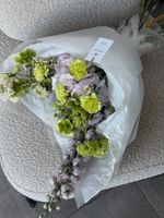 Букет сборный из гортензии, диантусов, вибурнума, дельфиниума и скабиозы