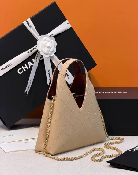 Сумка Chanel Métiers d’art 2026 Shopping Bag