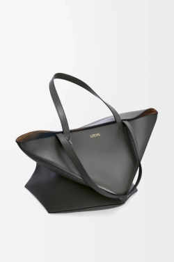 Loewe Сумка-тоут XL Puzzle Fold из блестящей телячьей кожи, черный