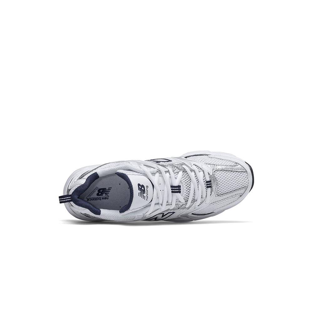 alt="Детализация сетчатого верха New Balance 530 белый с синими акцентами"