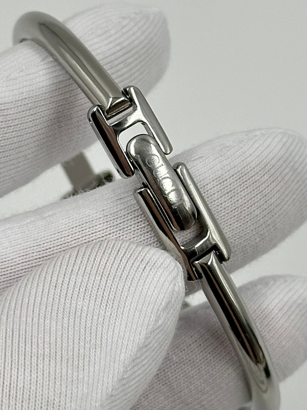 Часы Gucci 1900L
