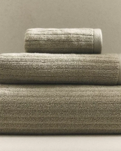 ZARA HOME БАННОЕ ПОЛОТЕНЦЕ В РЕЛЬЕФНУЮ ПОЛОСКУ, ЗЕЛЕНЫЙ