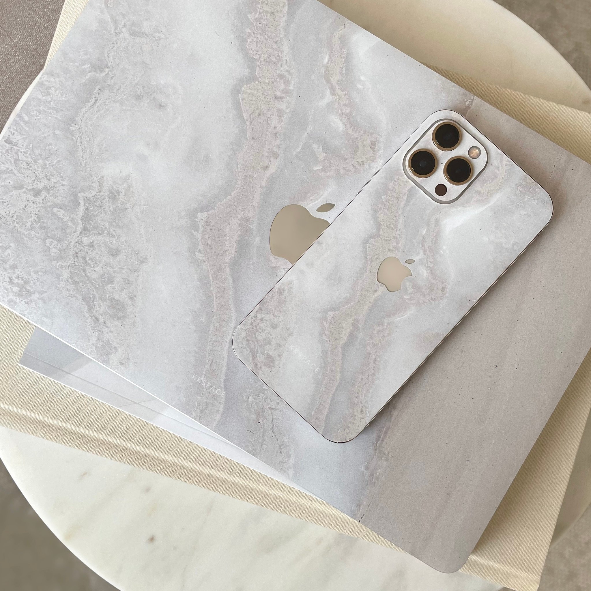 Виниловая наклейка LUNA для MacBook