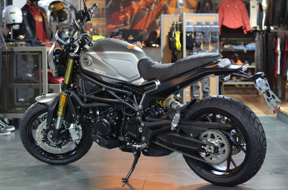 Benelli Leoncino 800