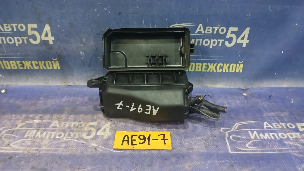 Блок предохранителей подкапотный TOYOTA LEVIN 1990