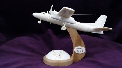 Модель самолета Ан - 24