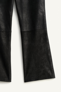 ZARA УКОРОЧЕННЫЕ КОЖАНЫЕ БРЮКИ-КЛЕШ, ЧЕРНЫЙ