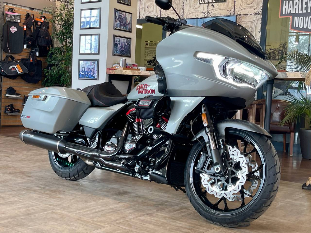 CVO Road Glide ST 121 (Mercury Silver) 2025 с НДС