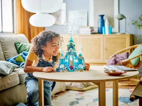 Конструктор LEGO Disney 43244 Ледяной дворец Эльзы