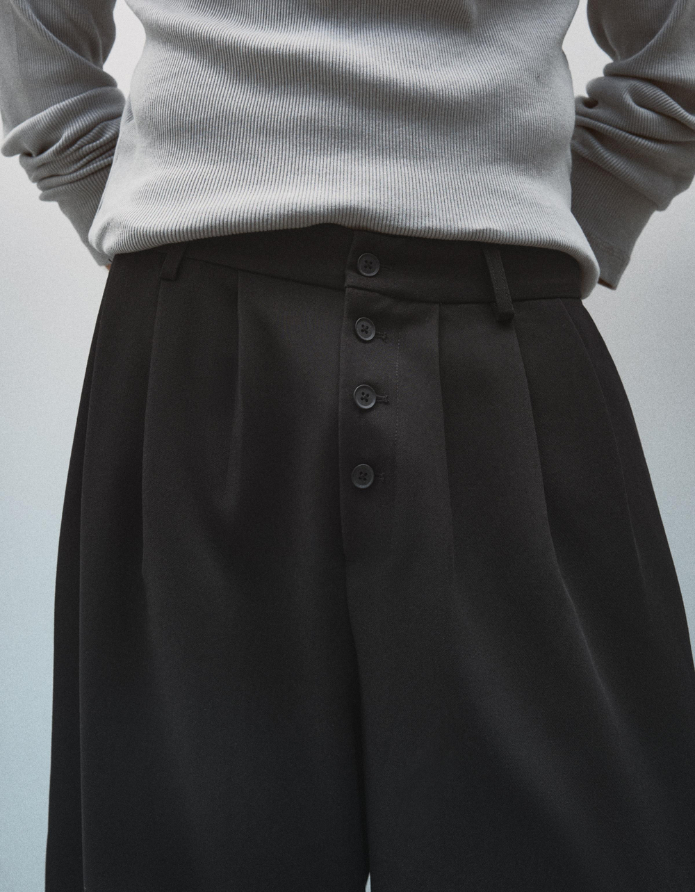 Мужские брюки barrel tailored fit с вытачками - BERSHKA