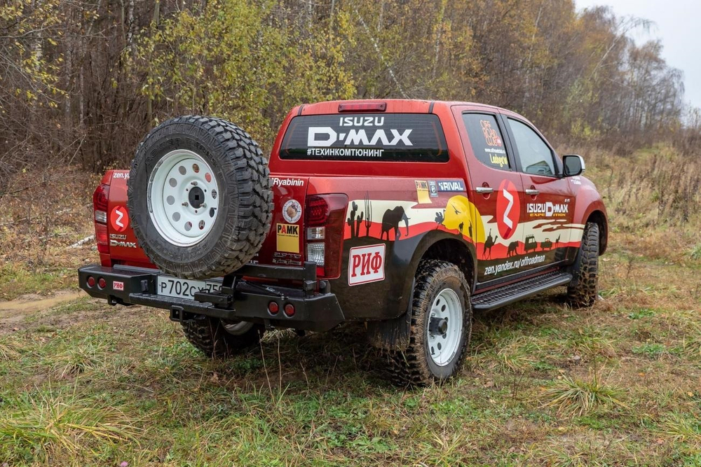 Бампер силовой задний Isuzu D-MAX (2012-2020) с квадратом под фаркоп, калиткой, фонарями, подсветкой номера стандарт