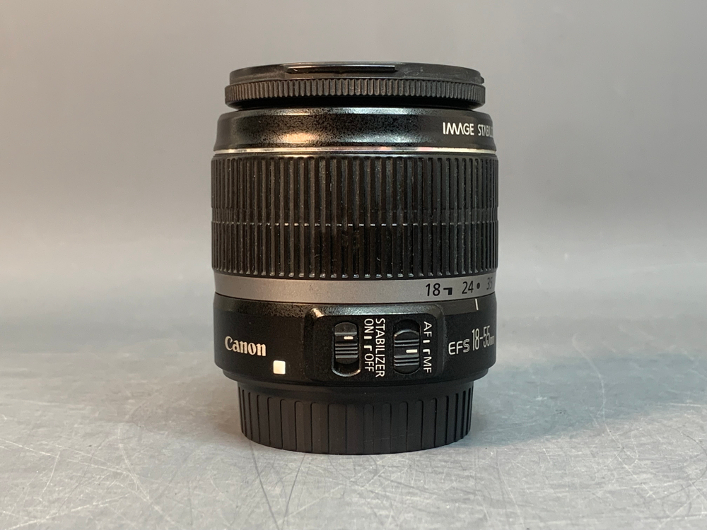 Canon EF-S 18-55mm 3.5-5.6 IS, царапка на передней линзе