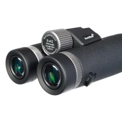 Бинокль Levenhuk Nitro ED 8x42 - вид спереди с надписью Waterproof