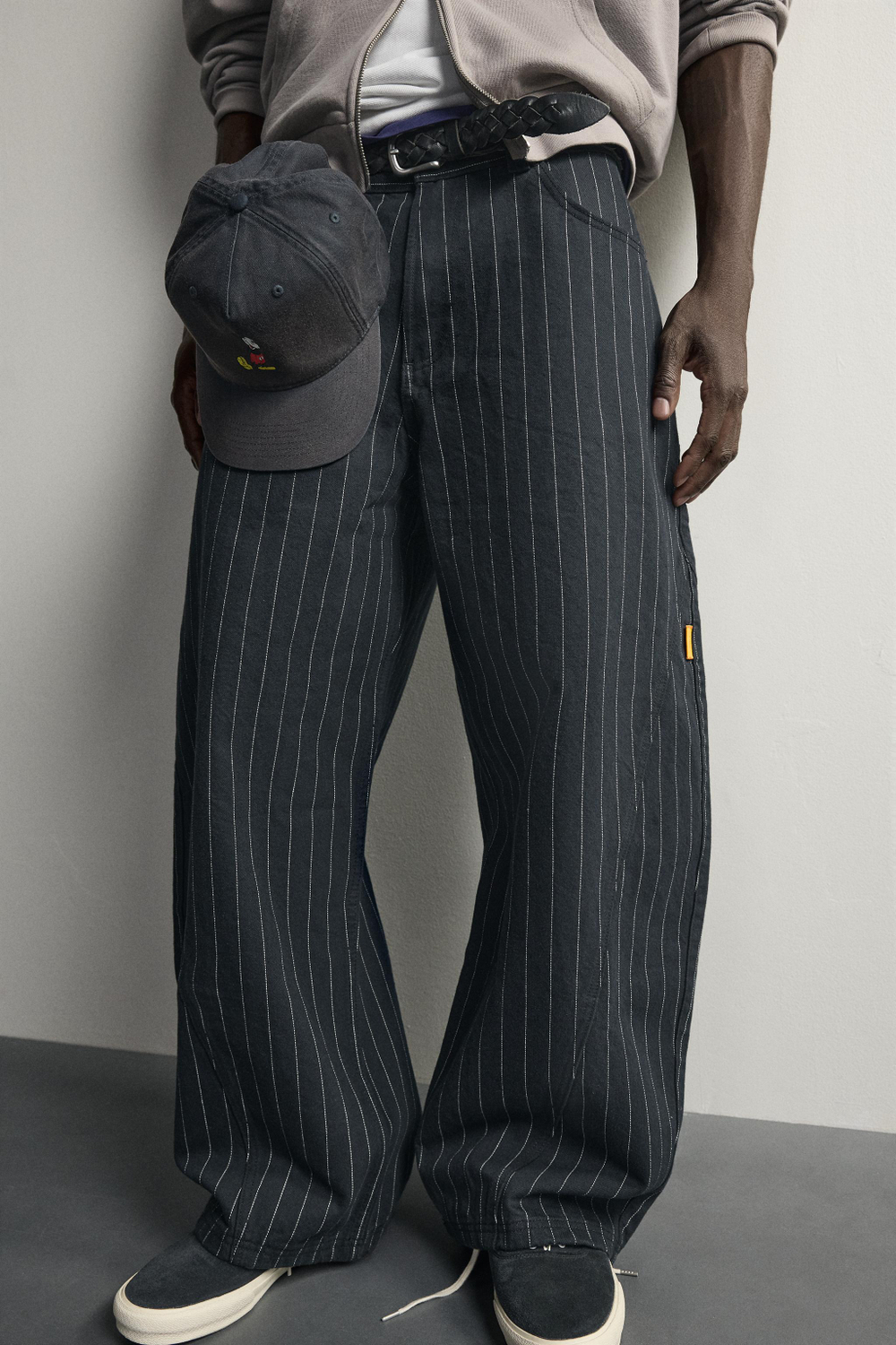 БРЮКИ BALLOON FIT В ТОНКУЮ ПОЛОСКУ — ZARA