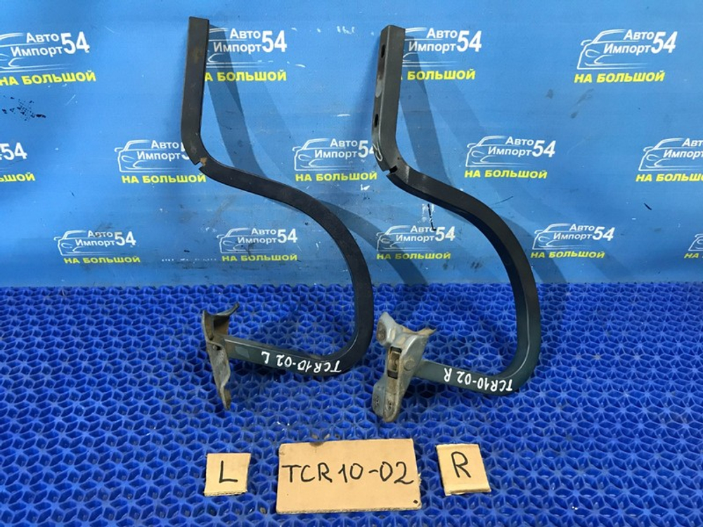 Петля капота правая TOYOTA ESTIMA 1999