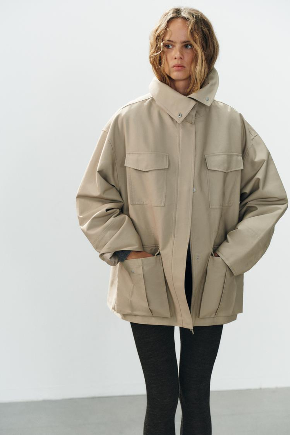 ZARA КУРТКА С КАРМАНАМИ, БЕЖЕВЫЙ