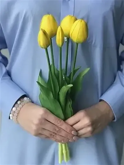 Букет закрытых тюльпанов 4+3
