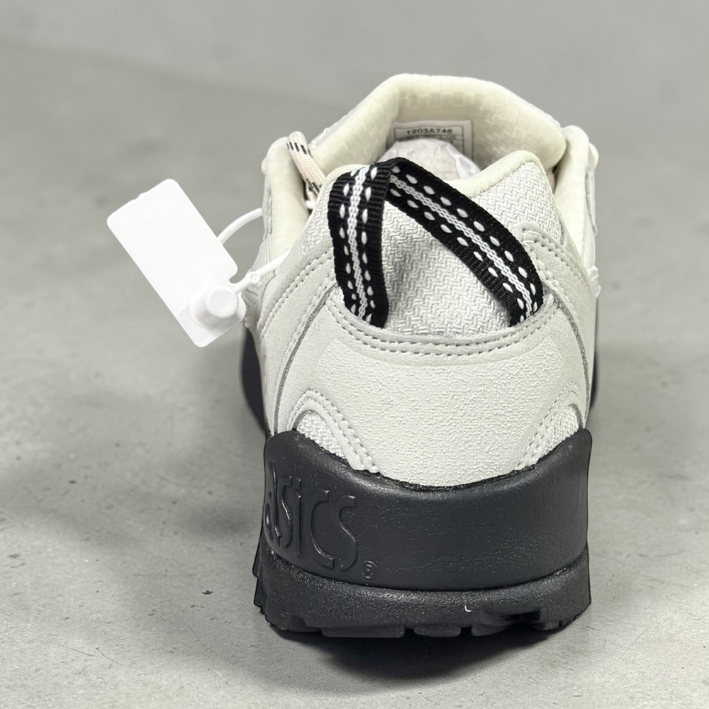 Asics GEL-PICKAX • White Black