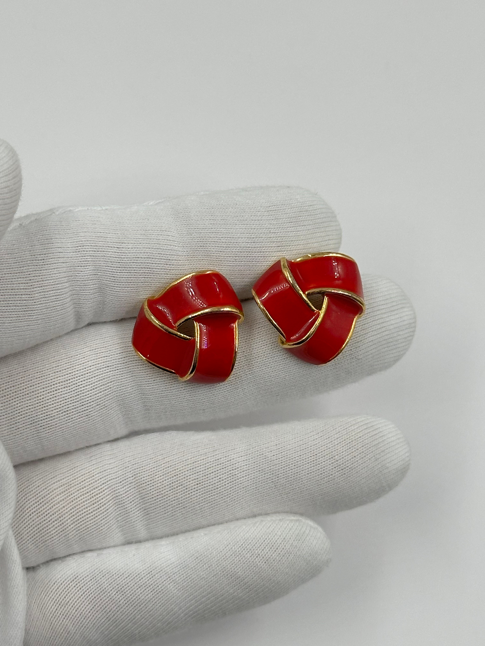 Серьги с красной эмалью Avon