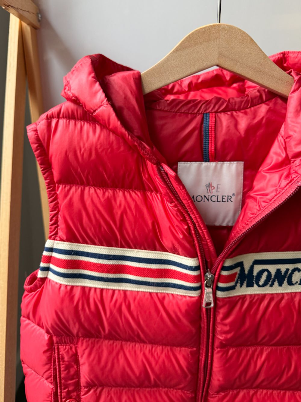 Пуховый жилет Moncler, 140