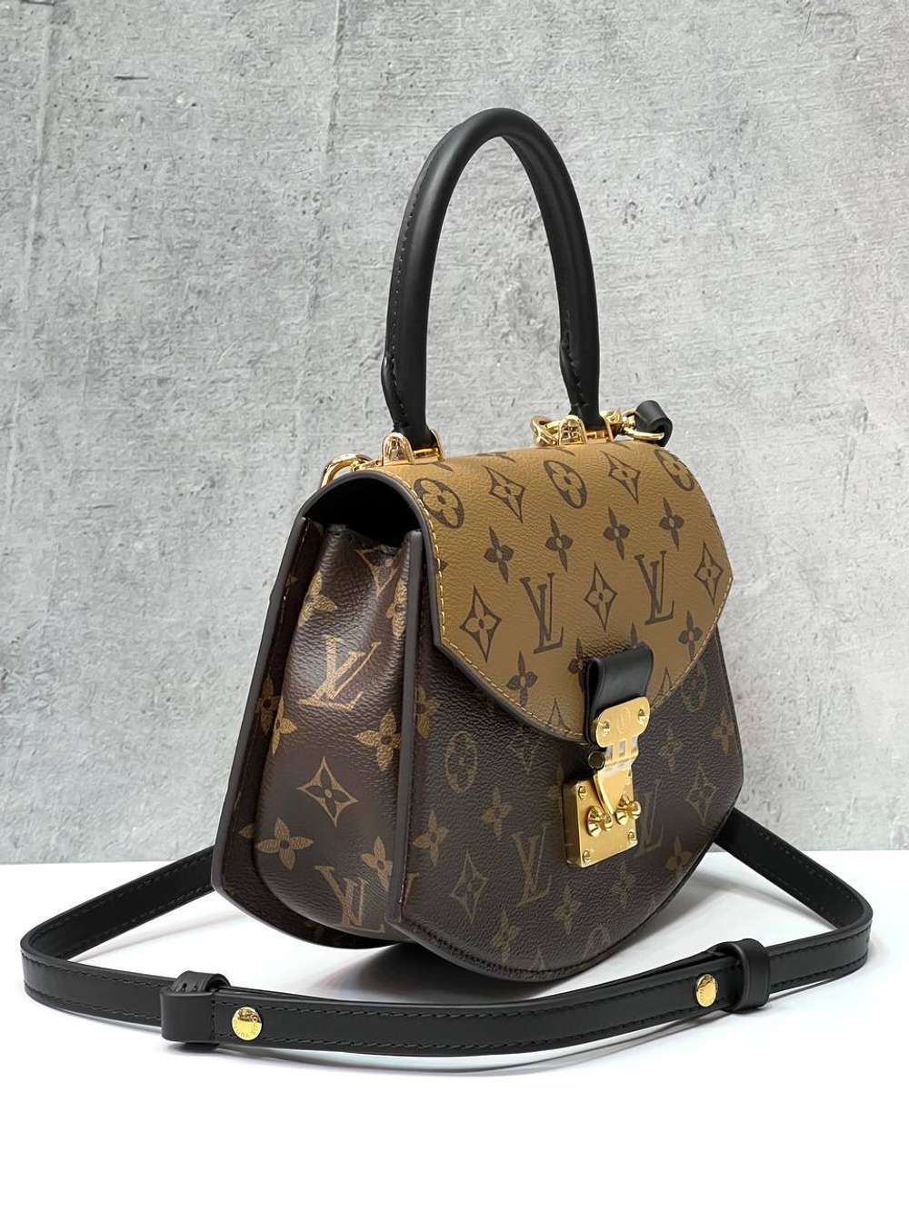 Сумка Louis Vuitton Tilsitt