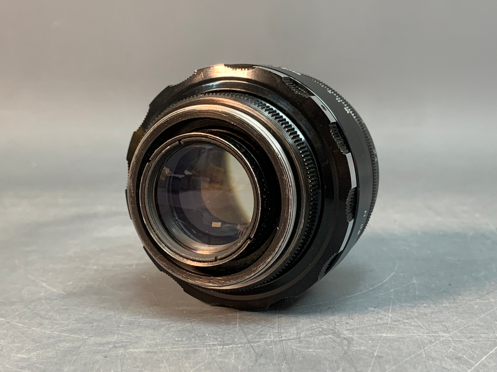 Helios-44-2 Небольшое помутнение внутри линзы