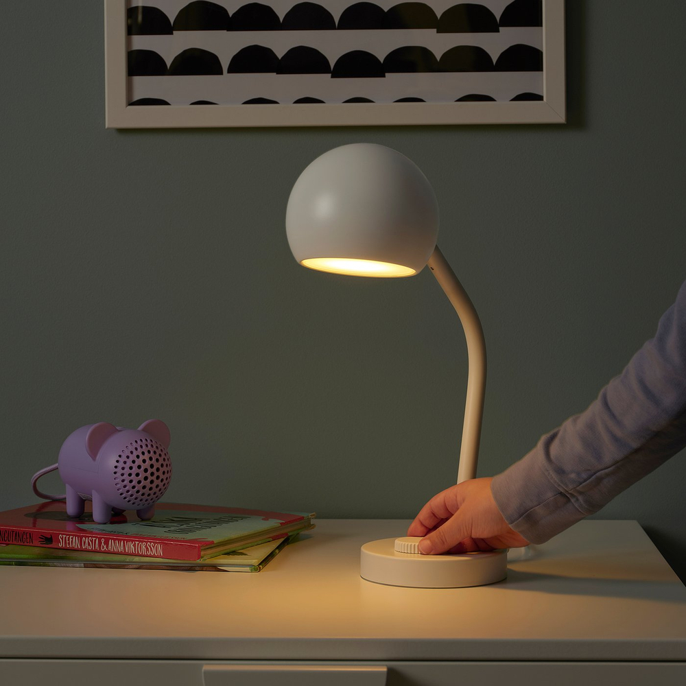 IKEA KORVSNÖRE  (ИКЕА КОРВСНЁРЕ)  -  Лампа настольная светодиодная - диммируемая/белая