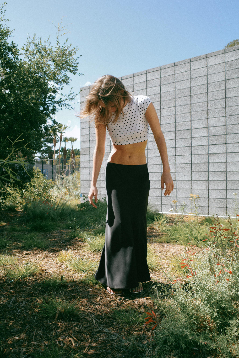 ФУТБОЛКА CROPPED С КОРОТКИМИ РУКАВАМИ — ZARA