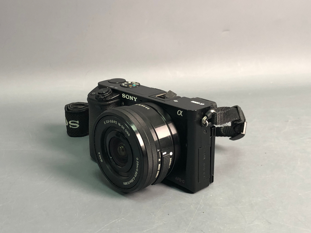 Sony A6000 kit 16-50mm 1.600 кадров