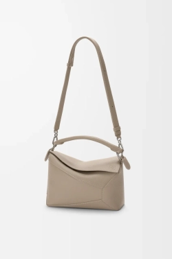 Loewe Маленькая сумка Puzzle Edge из мягкой зернистой телячьей кожи, цвет глины