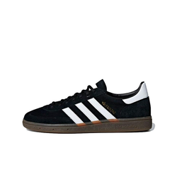 alt="adidas Handball Spezial Black Gum DB3021 черные замшевые кроссовки с белыми полосками и gum-подошвой вид сбоку на белом фоне"