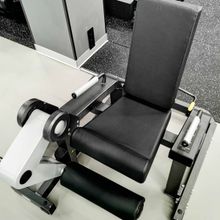 D960 Разгибание ног сидя