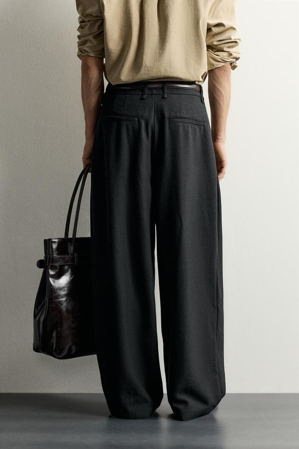 ZARA БРЮКИ RELAXED WIDE FIT СО СКЛАДКАМИ, ЧЕРНЫЙ
