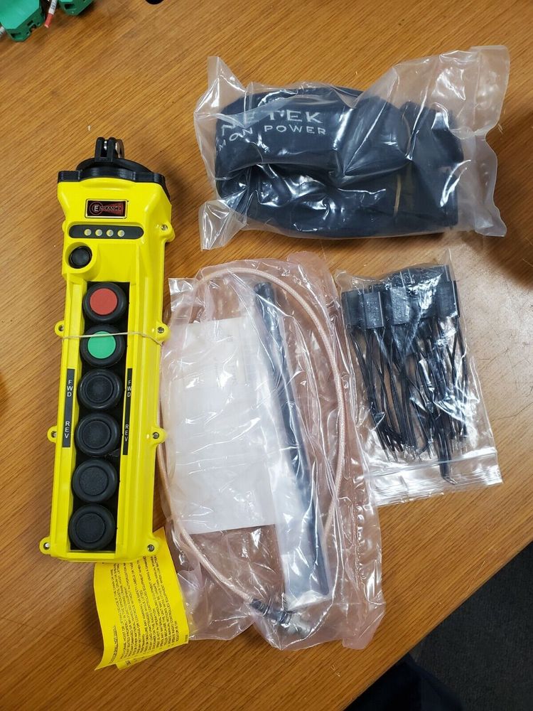 300REMOTE CRANE CONTROL TRANSMITTER 300REMOTE CRANE CONTROL TRANSMITTER