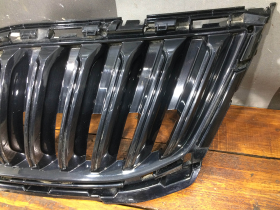 Решетка радиатора Skoda Octavia 3 (A7) 17-20 Б/У Оригинал 5e0853653c
