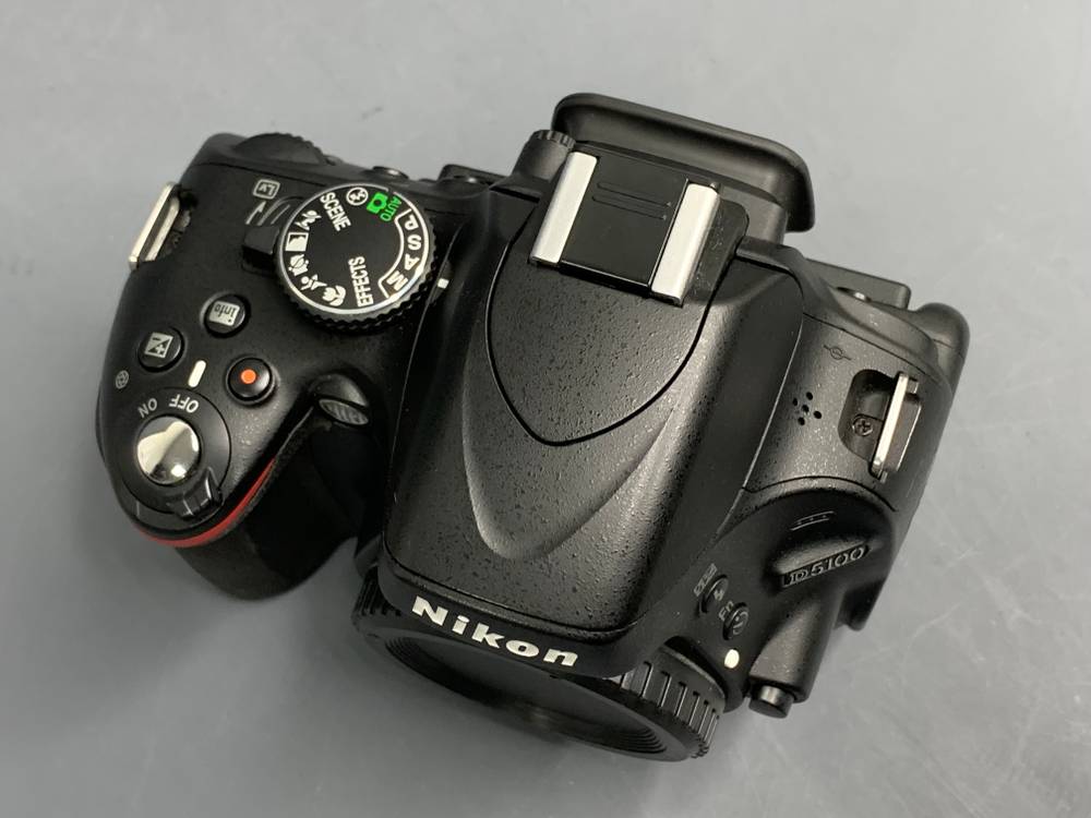 Nikon D5100 Не работает вспышка 2300 кадров