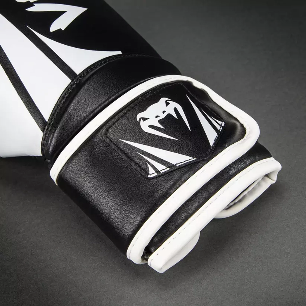 Боксерские перчатки Venum Challenger 2.5 Black/White