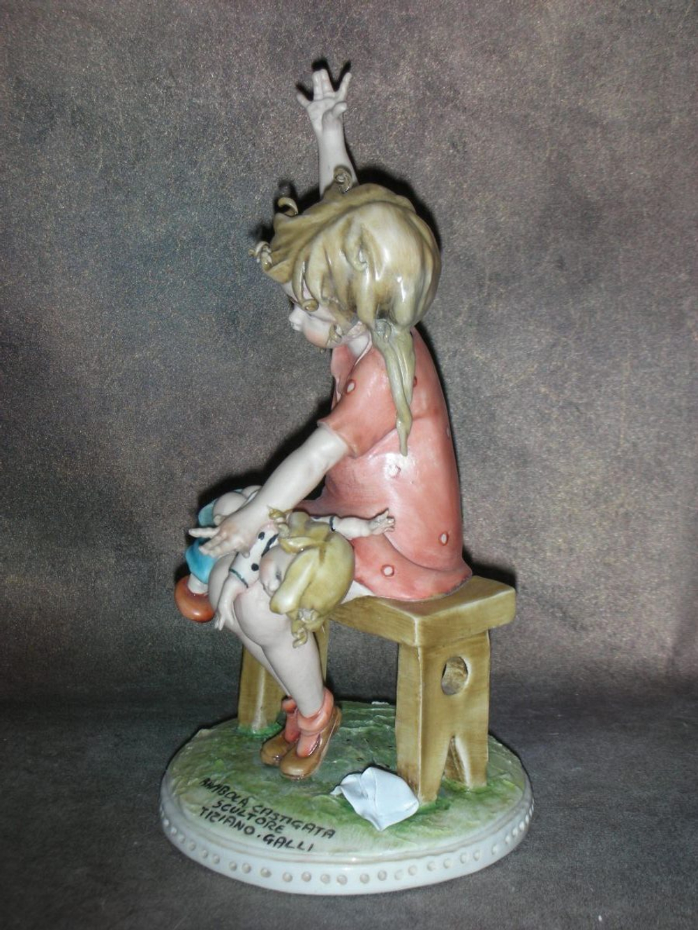 Статуэтка. Фарфор. Наказание. Capodimonte. Италия