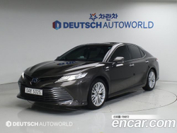 Toyota Camry 2.5 XLE Hybrid — 2019