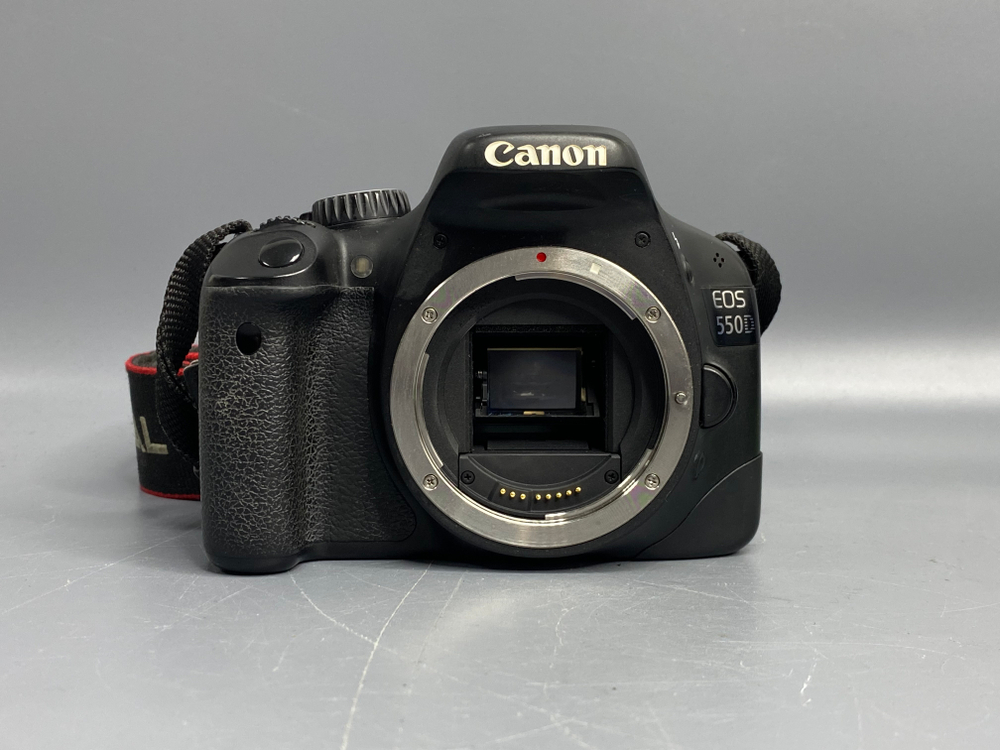 Canon 550D Kit 18-55mm 3.5-5.6 IS II 38.000 кадров