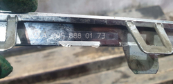 Молдинг решетки радиатора Mercedes C (W205) 14-18 Б/У Оригинал A2058880173